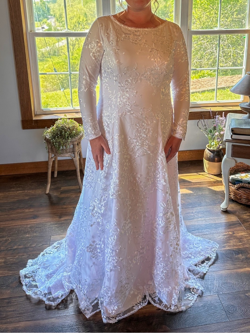 Elegant Long-Sleeve Lace Wedding Gown in White